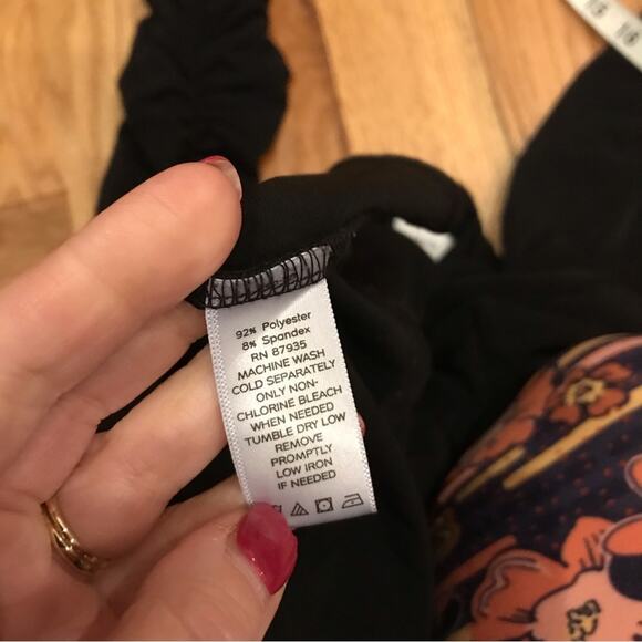 Susan Graver Solid Black Long Sleeve Top w/ Ruched Neckline large - Picture 6 of 6